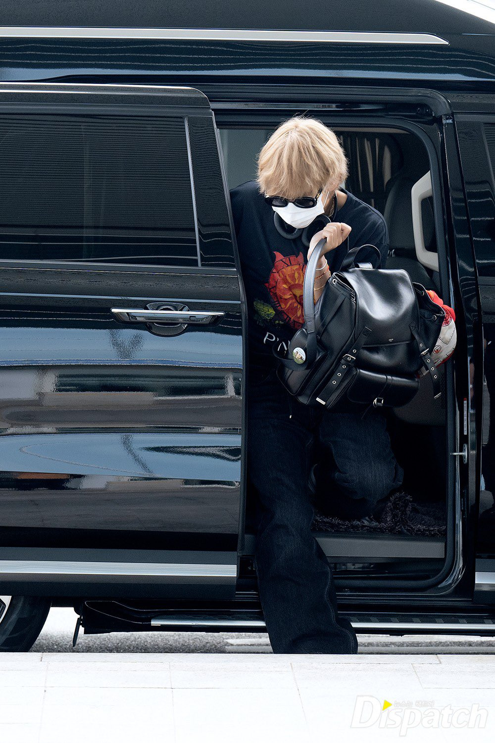 Fashion King Taehyung' trends as BTS's V appears classy & chic at the  airport