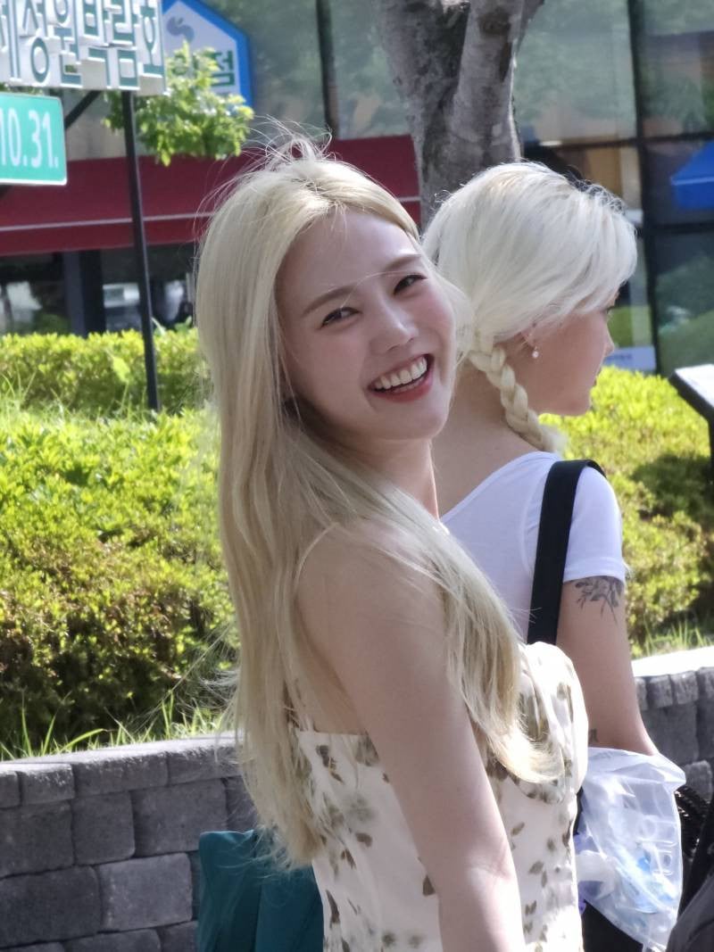 Oh My Girl's Hyojung spotted with blonde hair for the first time since ...