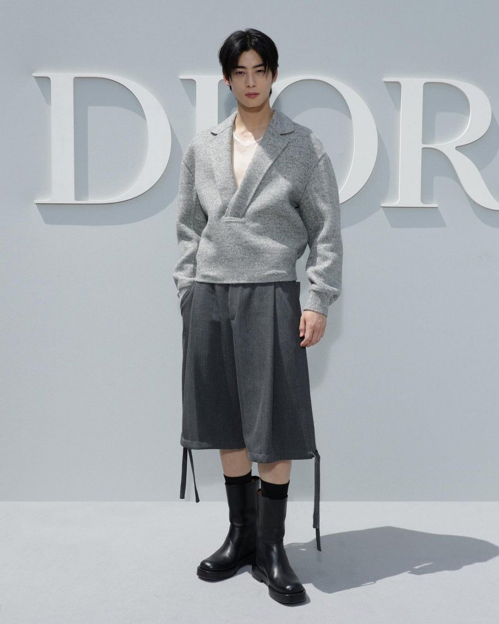 Korean actor Cha Eun-woo turns heads at Dior show in Paris Fashion Week