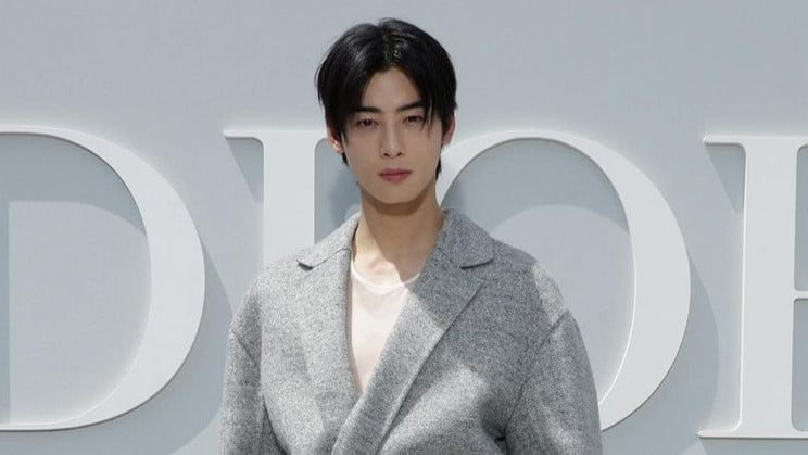 Cha Eun-Woo leaves for Paris Fashion Week in Dior