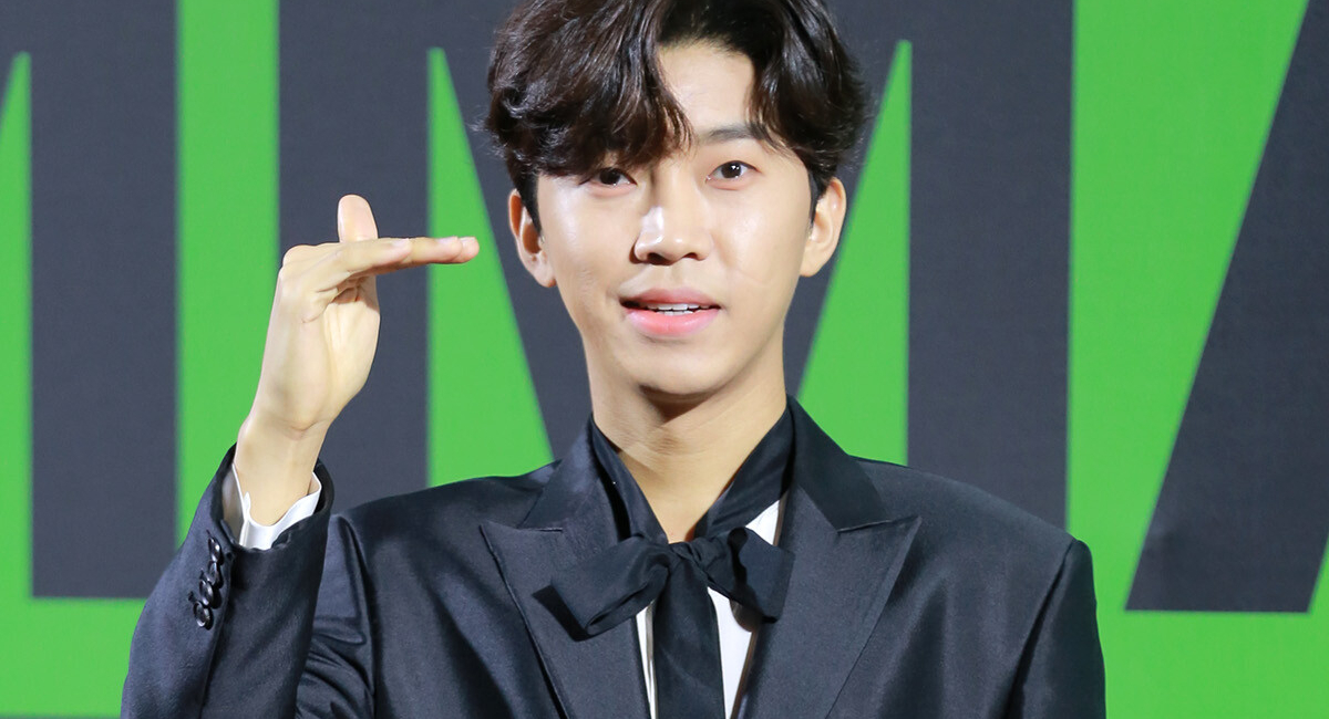 Lim Young Woong shows unrivaled popularity after ranking #1 on trot