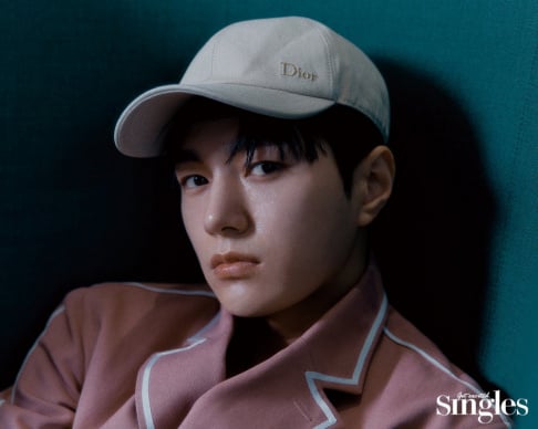 Kim Myung Soo (L)