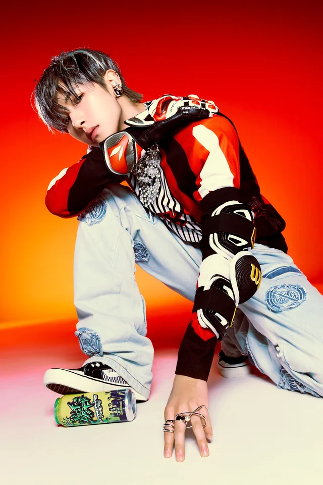 HAECHAN_STYLE on X: 220528 Teaser Image #HAECHAN top｜Supreme x WTAPS  Trousers｜WTAPS sneakers｜NIKE #해찬 #HAECHAN #楷灿 #ヘチャン #NCT #NCT127 #NCTDREAM  #haechan_style #NCTDREAM_Beatbox  / X