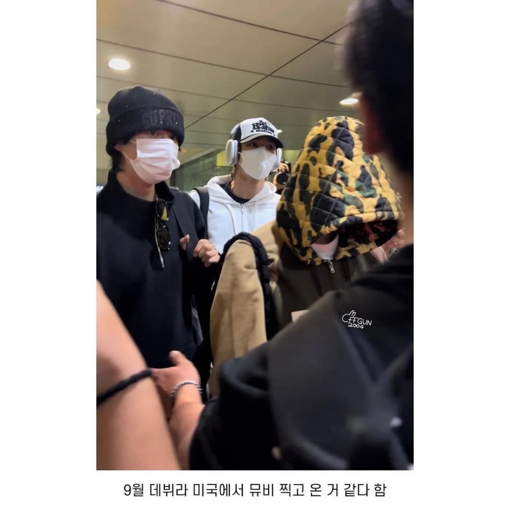 Новая мужская группа SM Entertainment была замечена в аэропорту во время своего прибытия в Корею