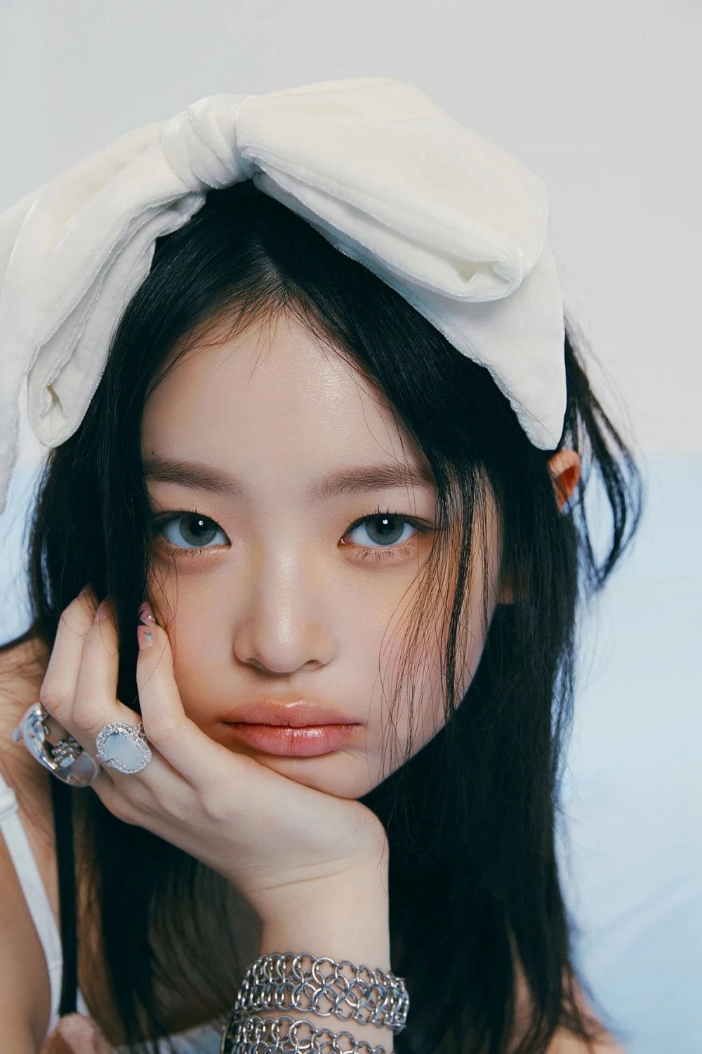 NewJeans' Hanni steals hearts of 'unnie fans' with her unique charms
