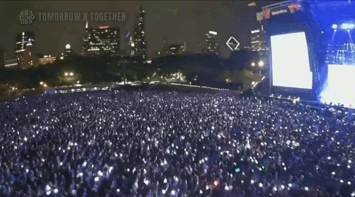 2023 Lollapalooza: TOMORROW x TOGETHER собрали целую толпу поклонников, которые пели в унисон
