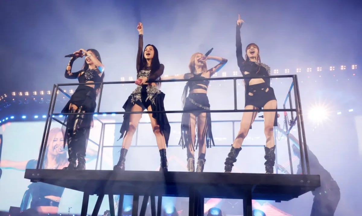 BLACKPINK are applauded for successfully holding their 'Born Pink World