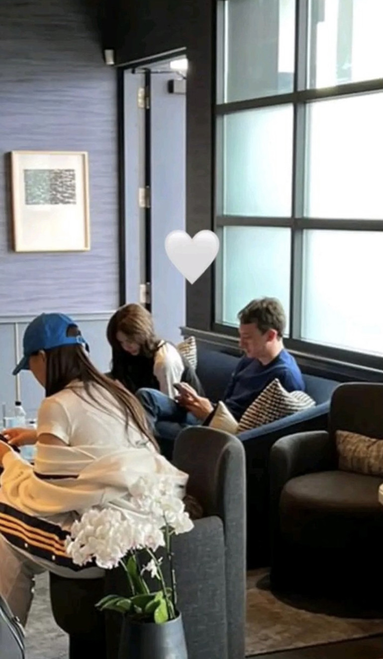 K-netizens react to a recent photo of BLACKPINK's Lisa & Frédéric Arnault  at a private airport lounge