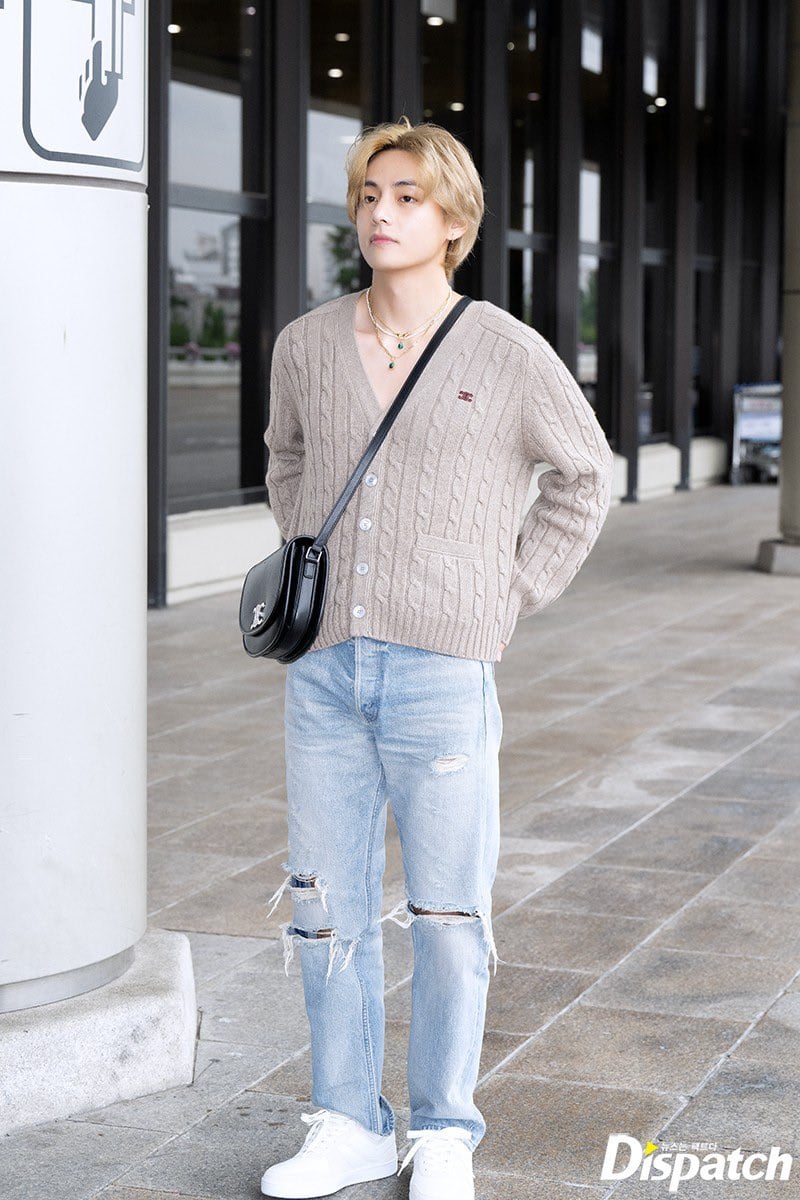 BTS's V (Kim Taehyung) looks effortlessly chic at the airport departing  South Korea for Japan