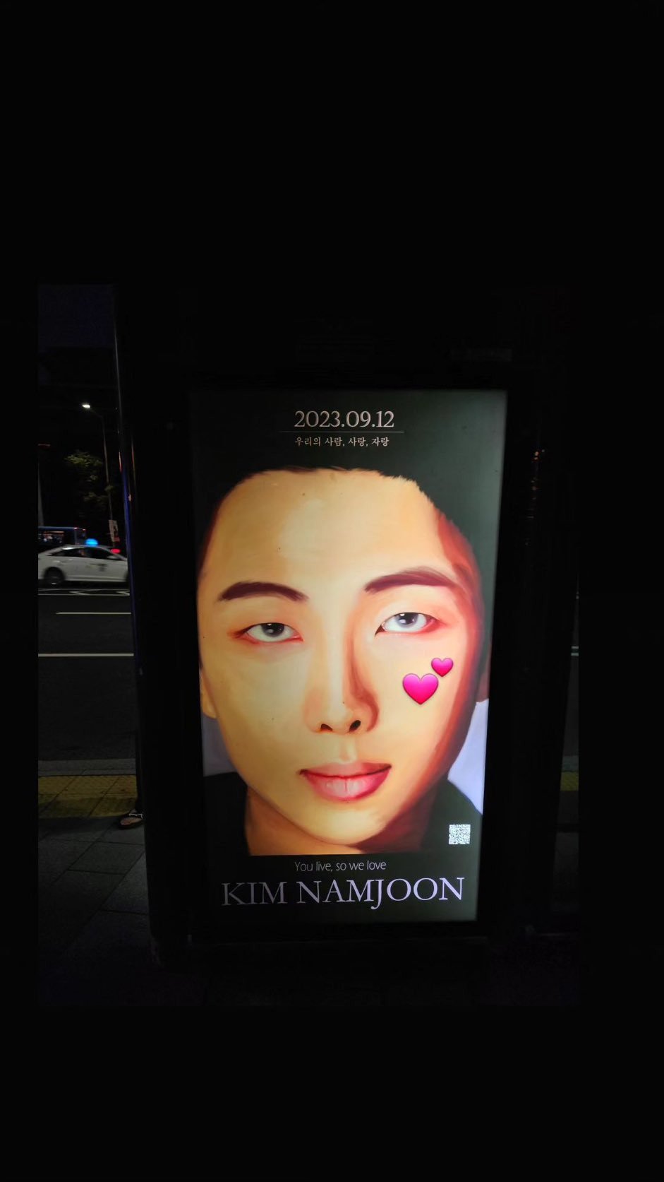 "Хён, ты здесь?": Чимин из BTS неожиданно наткнулся на рекламный постер, посвященный дню рождения RM