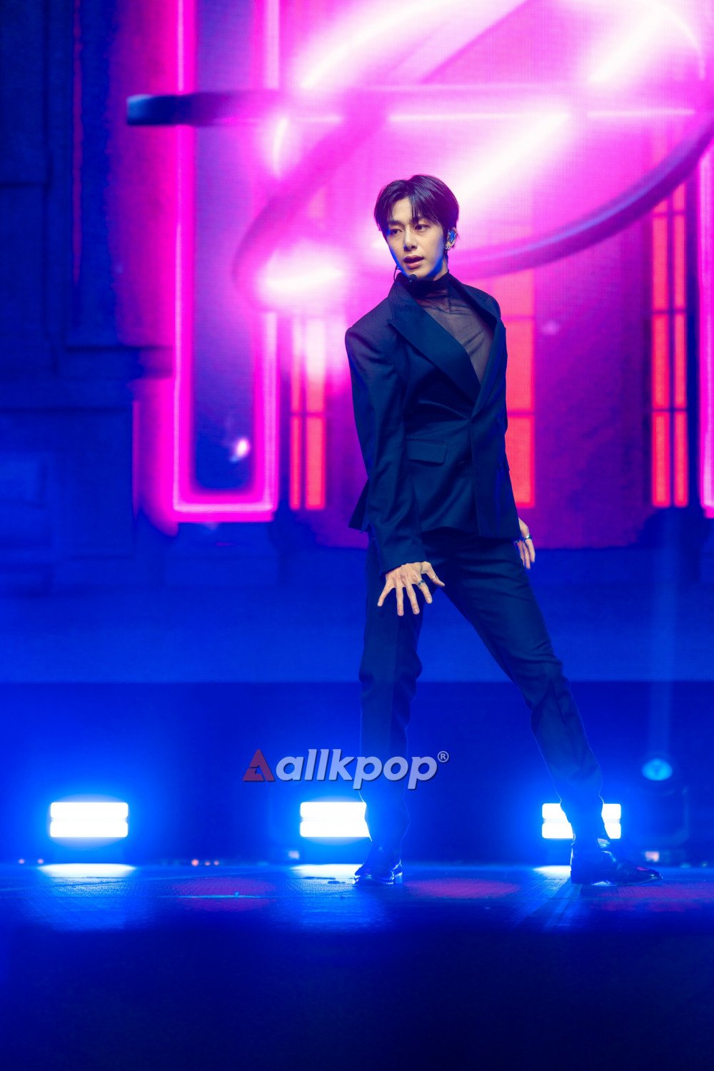[ФОТО] Шону и Хёнвон из MONSTA X + Вонён и Юджин из IVE на шоу Krazy K-Pop Super Concert