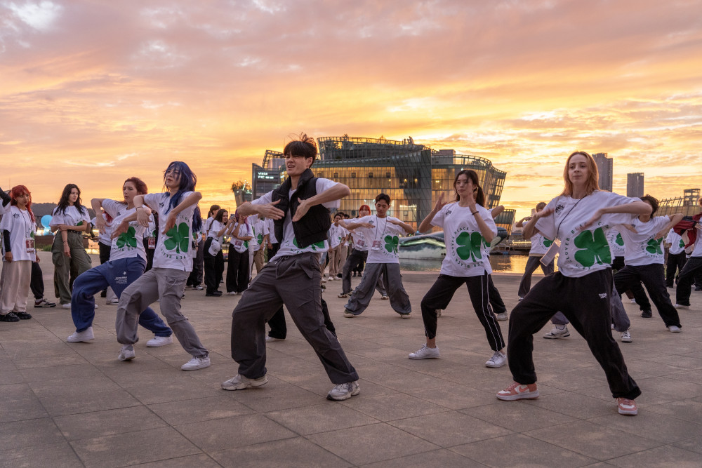 [PHOTOS] The thirteenth Ok-POP Cowl Dance members from 13 nations collect at numerous Seoul landmarks for an epic Ok-POP dance present!