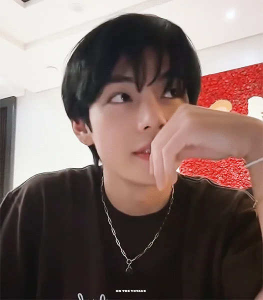 V black hair bts hotsell