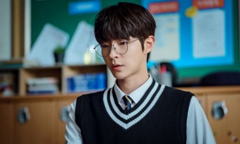 ﻿﻿Hwang In Yeob