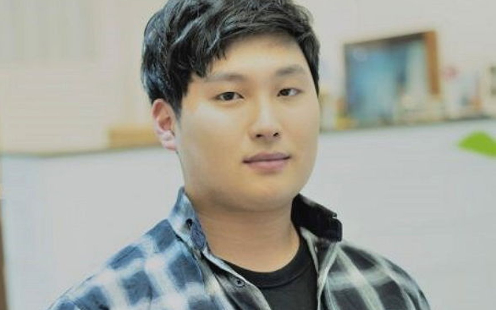 Netizens question how Lim Jae Hyun is beating LE SSERAFIM and Taeyeon