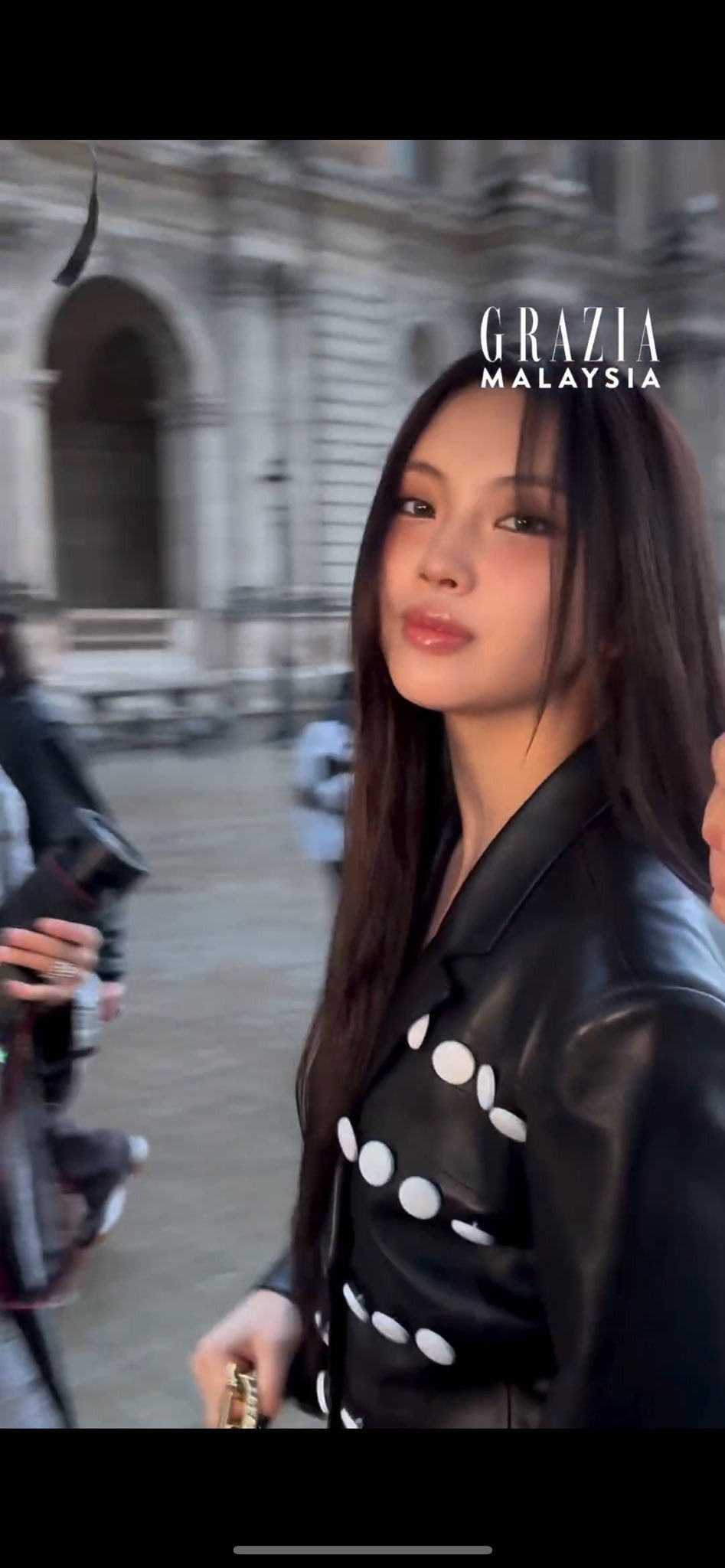 Lee HYEIN's elegant presence at the Louis Vuitton show