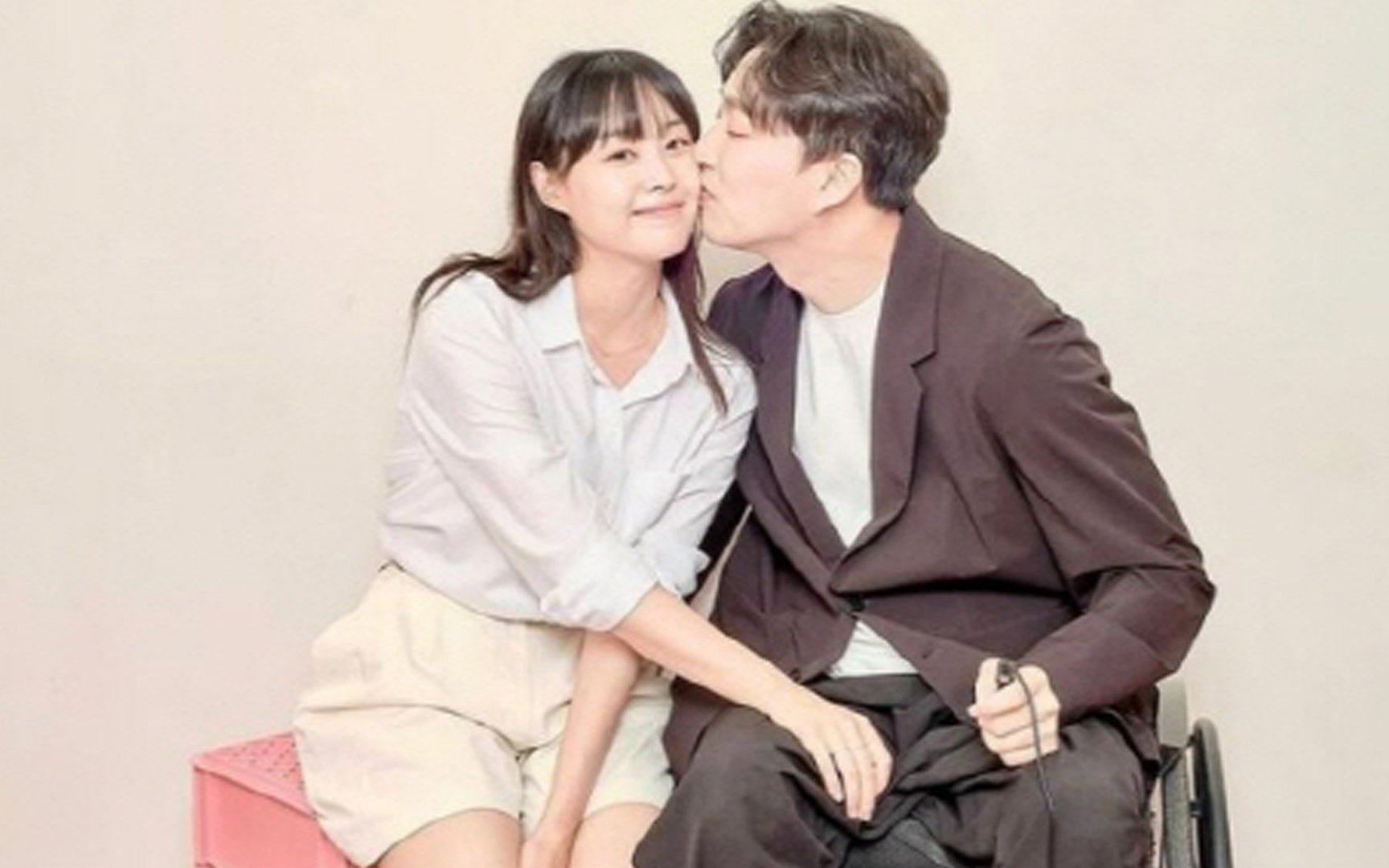 Exquisite Yoon Sun-woo Weds Kim Ga-eun: Actors Tie The Knot After 10-year Romance Photo for Your Screen Exquisite Yoon Sun-woo Weds Kim Ga-eun: Actors Tie The Knot After 10-year Romance Photo for Your Screen