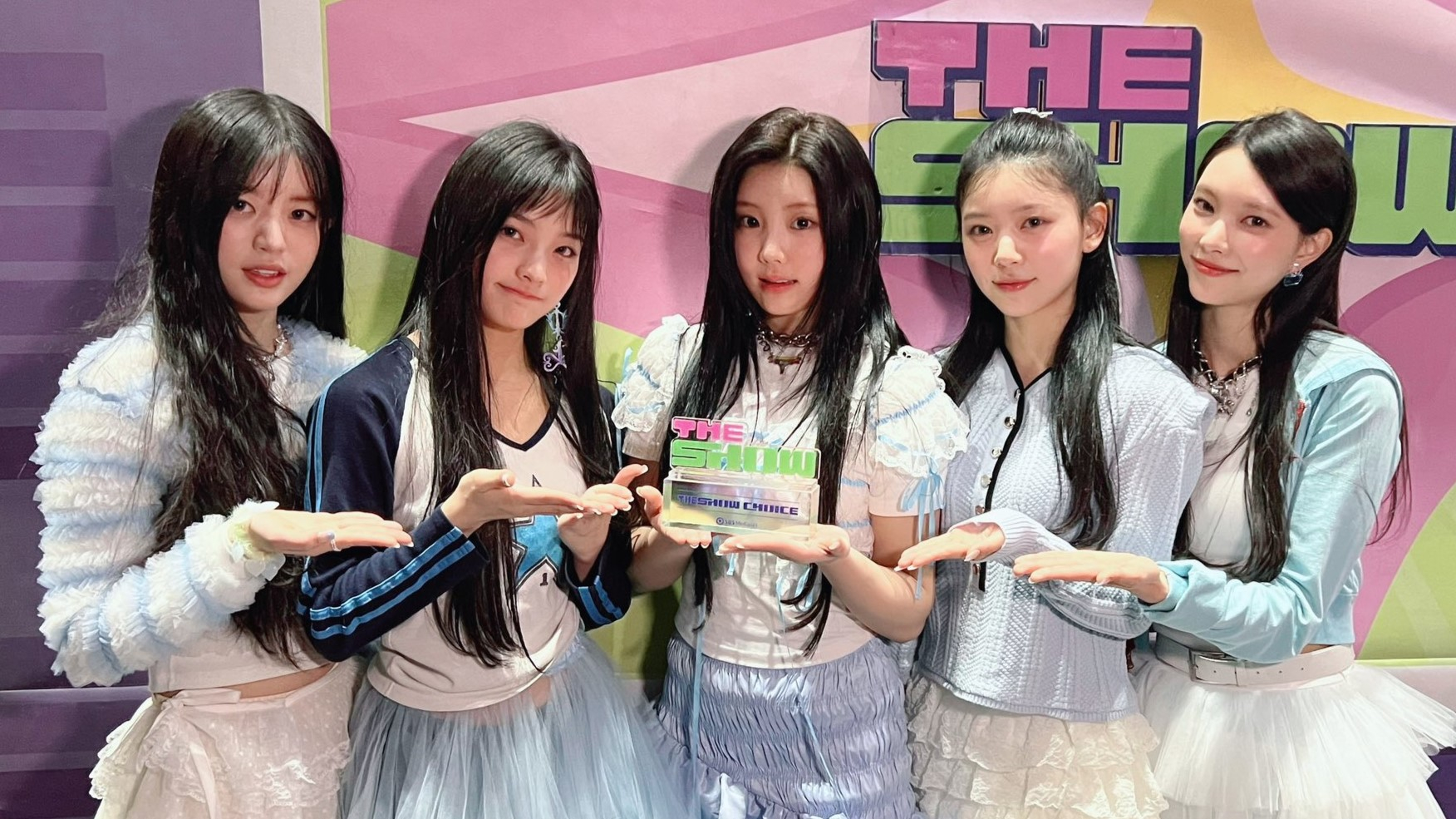 ILLIT take 2nd win for ‘Magnetic’ on this week’s ‘The Show’ | allkpop