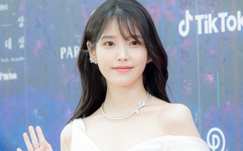 IU