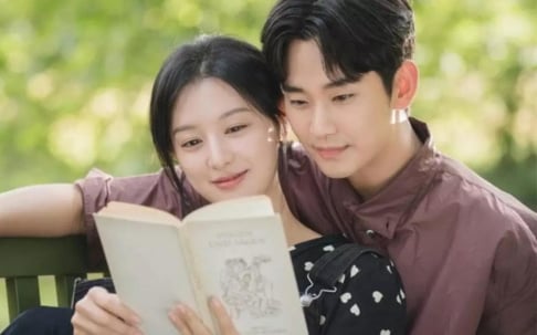 Kim Ji Won, Kim Soo Hyun