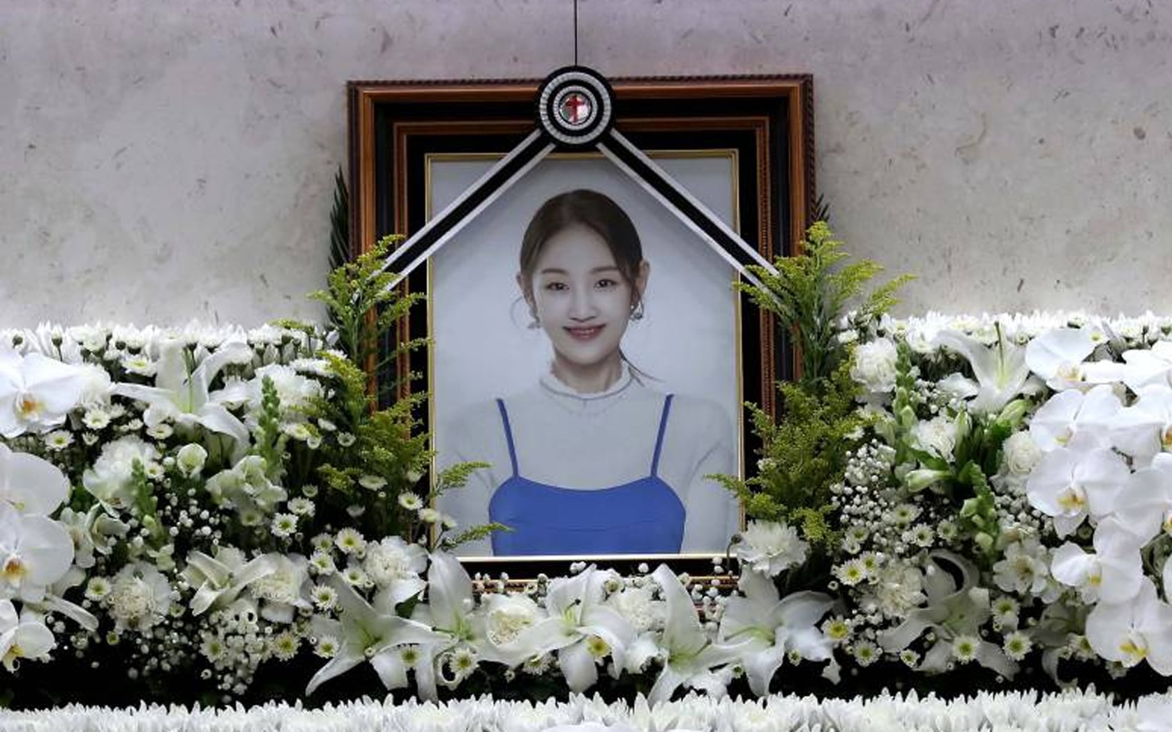 A Solemn Farewell: Park Bo Ram mourned by Loved Ones at Funeral | allkpop