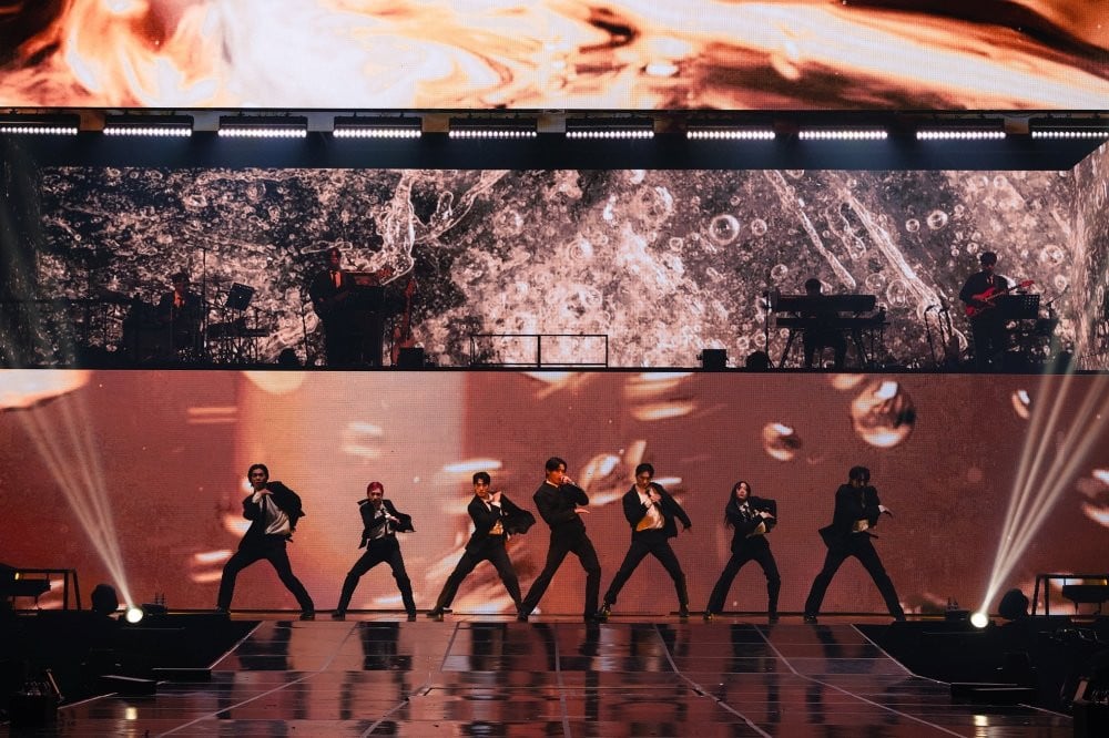 ♥️🖤A Historic Unboxing of Monsta X 몬스타엑스 We Are Here