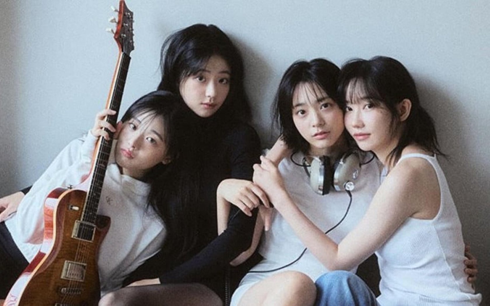 K-netizens question why QWER hasn't appeared on any music programs despite their popularity | allkpop