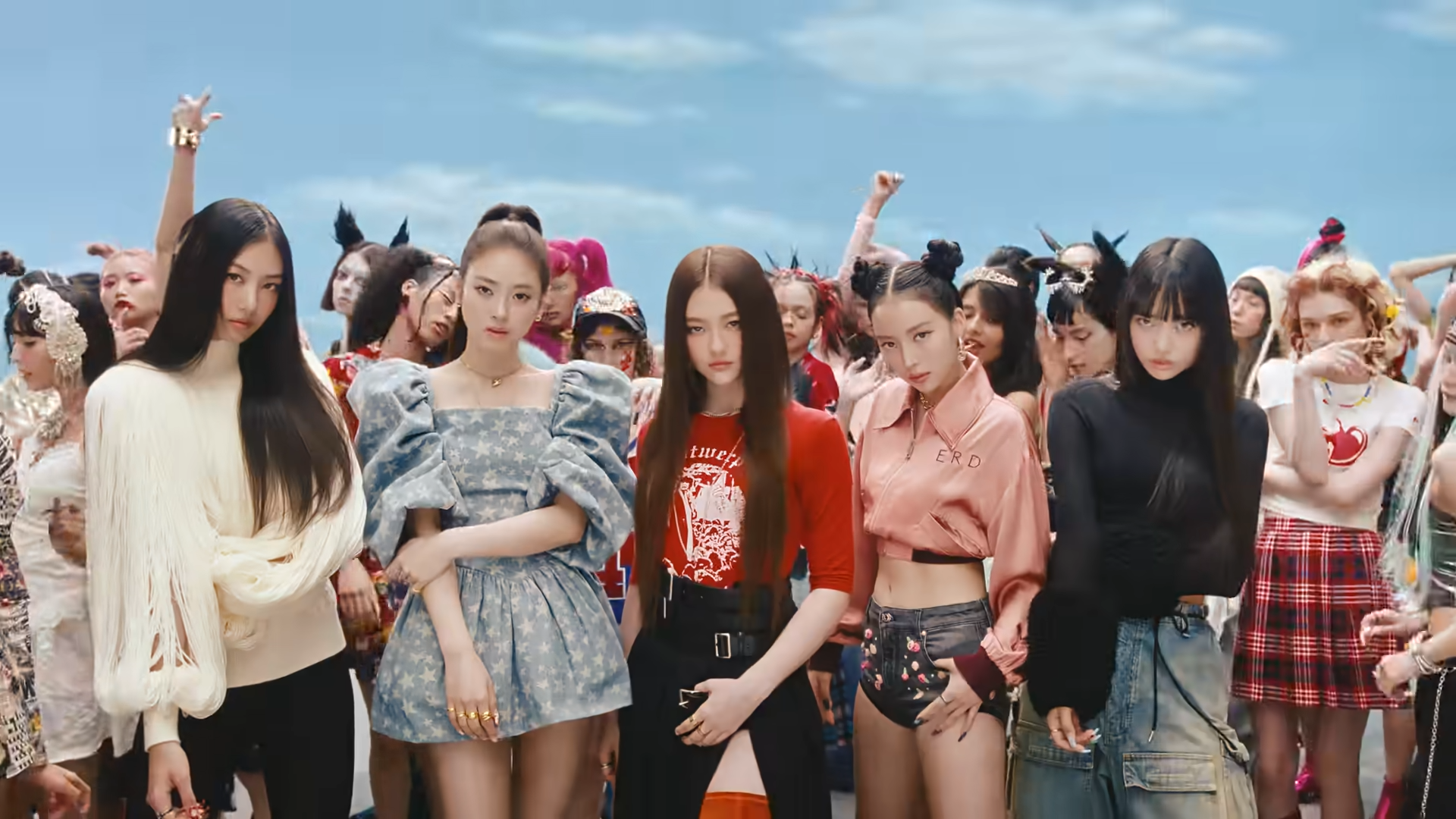 K-netizen berbagi reaksi mereka terhadap debut MEOVV yang sangat dinantikan K-netizen berbagi reaksi mereka terhadap debut MEOVV yang sangat dinantikan