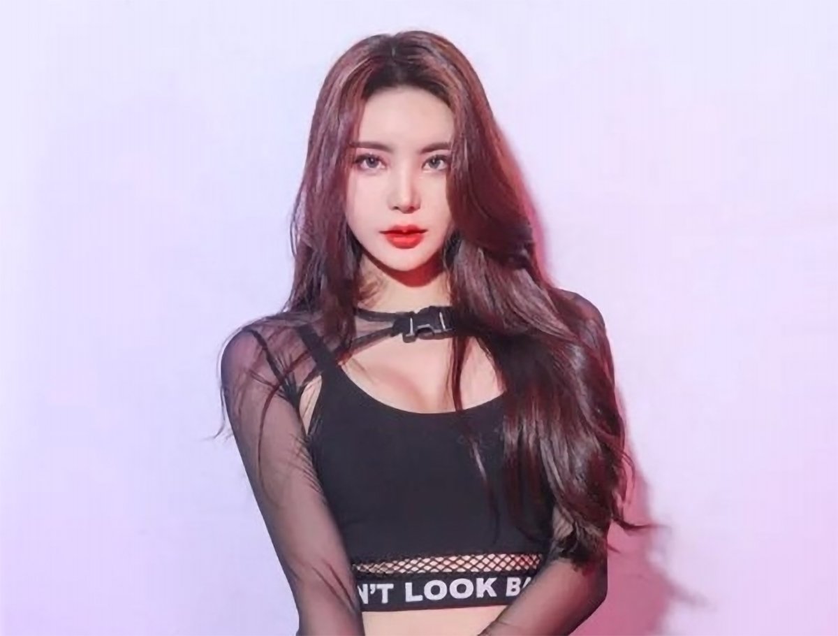 Mantan idola girlband yang kini menjadi DJ Mantan idola girlband yang kini menjadi DJ