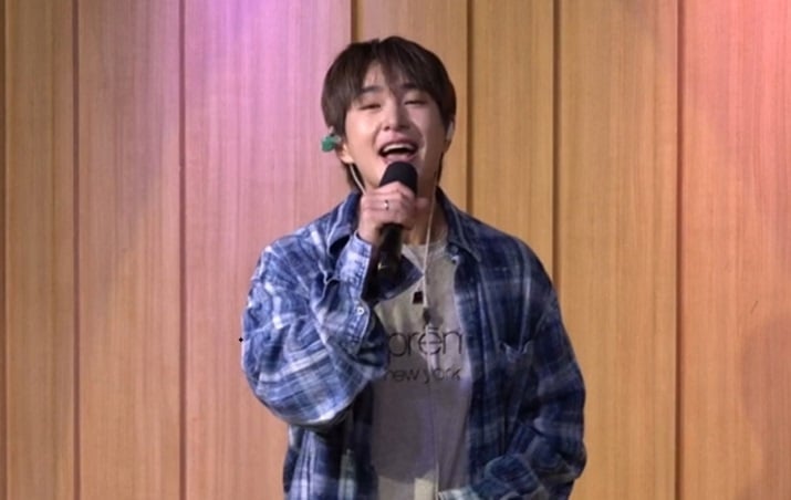 Onew berbagi tantangan dalam mengawasi album pertamanya Onew berbagi tantangan dalam mengawasi album pertamanya