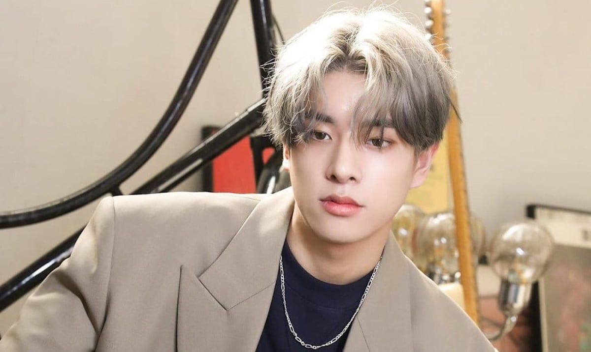 Jake ENHYPEN diduga mendorong sasaeng fan di bandara Jake ENHYPEN diduga mendorong sasaeng fan di bandara