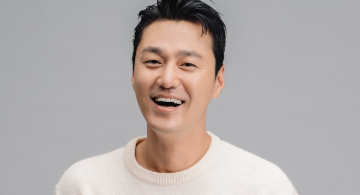 Aktor ‘Our Blues’ Choi Young Joon akan menikahi pacarnya Aktor ‘Our Blues’ Choi Young Joon akan menikahi pacarnya