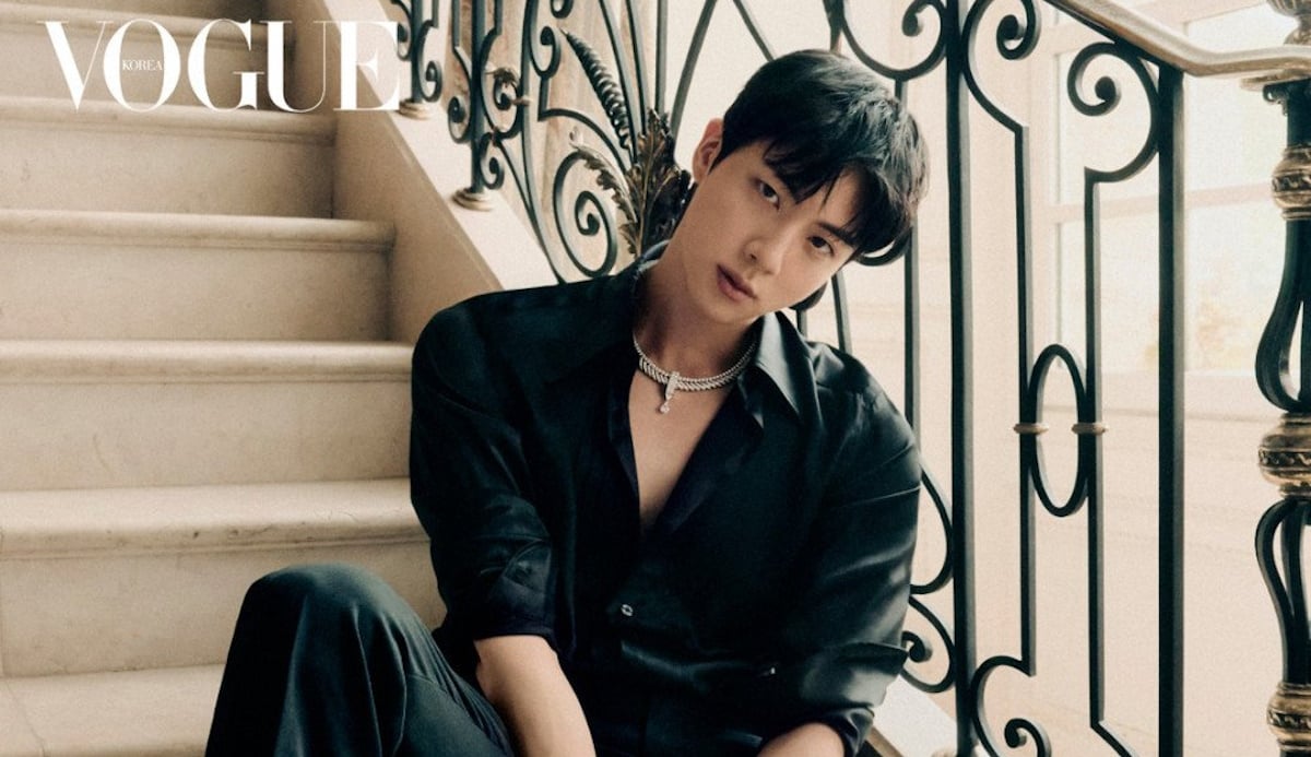 Pemotretan Jin BTS di 'VOGUE Korea' Bikin Heboh Pemotretan Jin BTS di 'VOGUE Korea' Bikin Heboh
