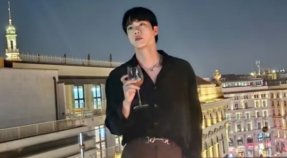 Jin BTS menguasai Milan Fashion Week, menjadi selebriti yang paling banyak dibicarakan Jin BTS menguasai Milan Fashion Week, menjadi selebriti yang paling banyak dibicarakan