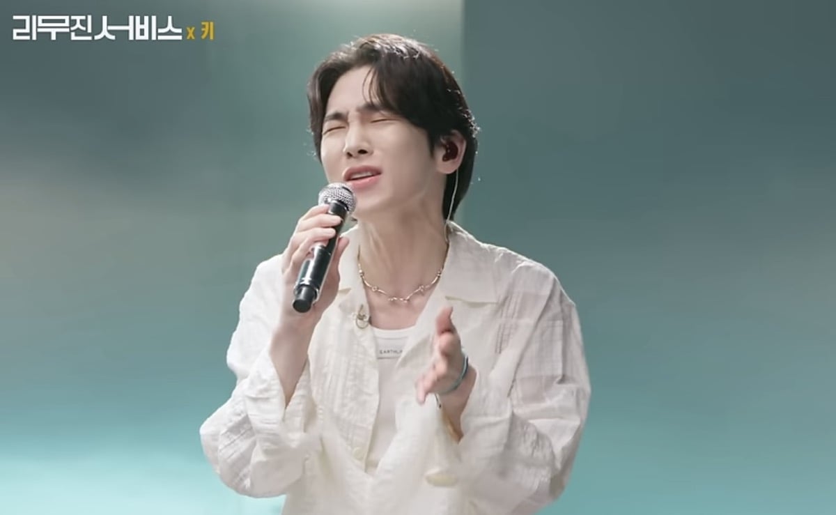 Key SHINee memukau penggemar di 'Leemujin Service' dengan vokal live yang memukau Key SHINee memukau penggemar di 'Leemujin Service' dengan vokal live yang memukau