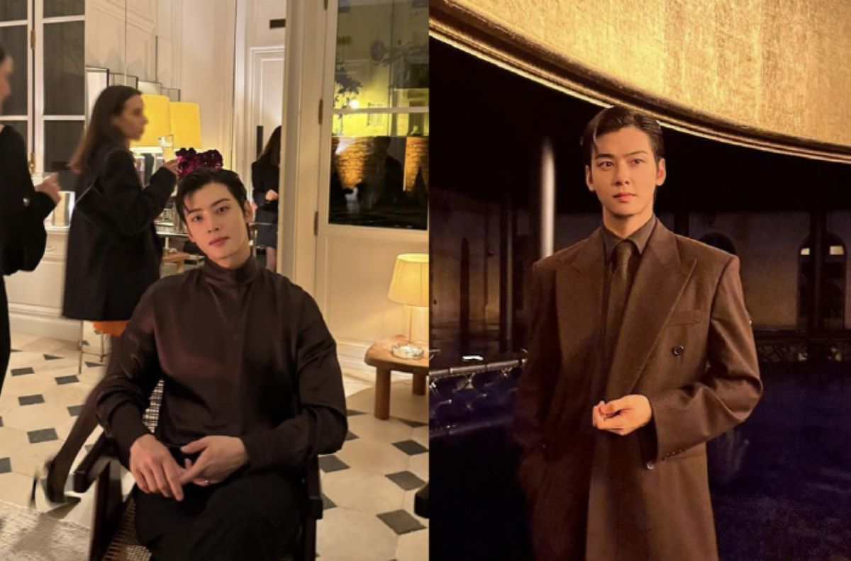 Cha Eun Woo memukau penggemar dengan visualnya yang memukau di Paris Fashion Week Cha Eun Woo memukau penggemar dengan visualnya yang memukau di Paris Fashion Week
