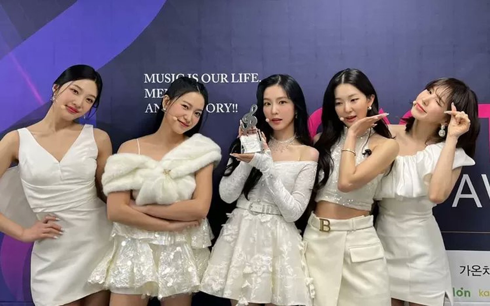 Mungkinkah Red Velvet menjadi salah satu girl grup Korea terakhir yang berasal dari agensi besar? Mungkinkah Red Velvet menjadi salah satu girl grup Korea terakhir yang berasal dari agensi besar?