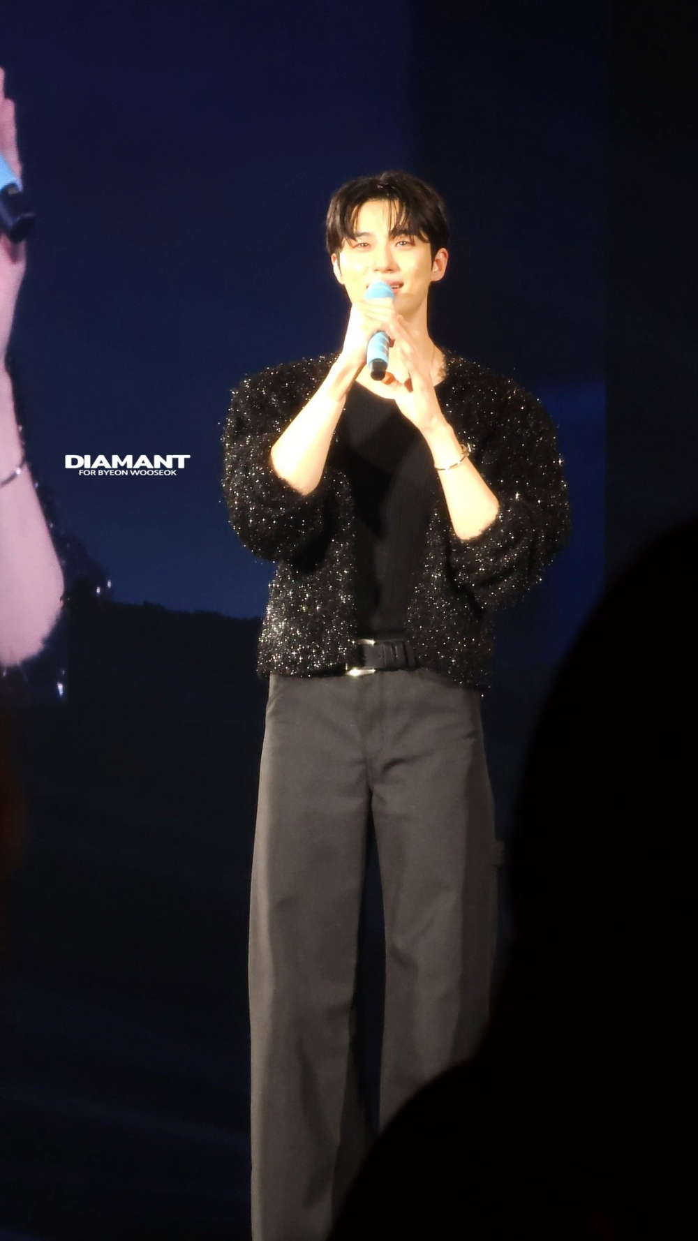 Fans dibuat kagum dengan kemampuan menyanyi Byun Woo Seok setelah penampilannya di fanmeeting baru-baru ini 3 1727641434 image