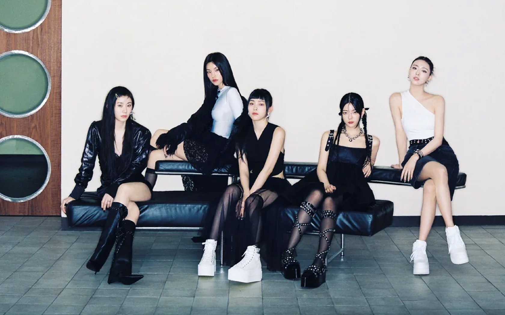 ITZY menampilkan kecantikan elegan mereka dalam teaser baru untuk mini album ke-9 'Gold' ITZY menampilkan kecantikan elegan mereka dalam teaser baru untuk mini album ke-9 'Gold'