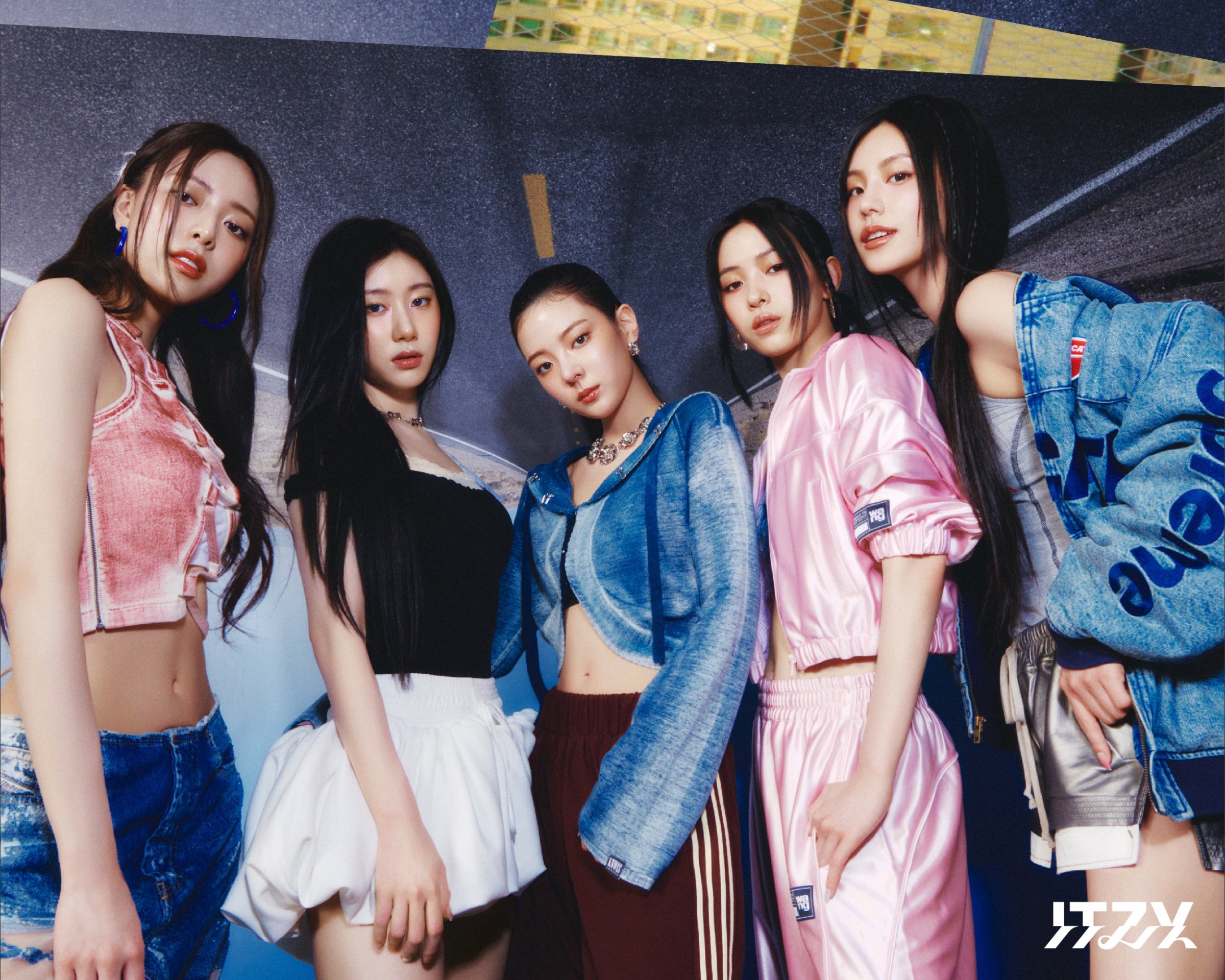 ITZY pancarkan pesona casual chic mereka dalam teaser terbaru mini album ke-9 'Gold' ITZY pancarkan pesona casual chic mereka dalam teaser terbaru mini album ke-9 'Gold'