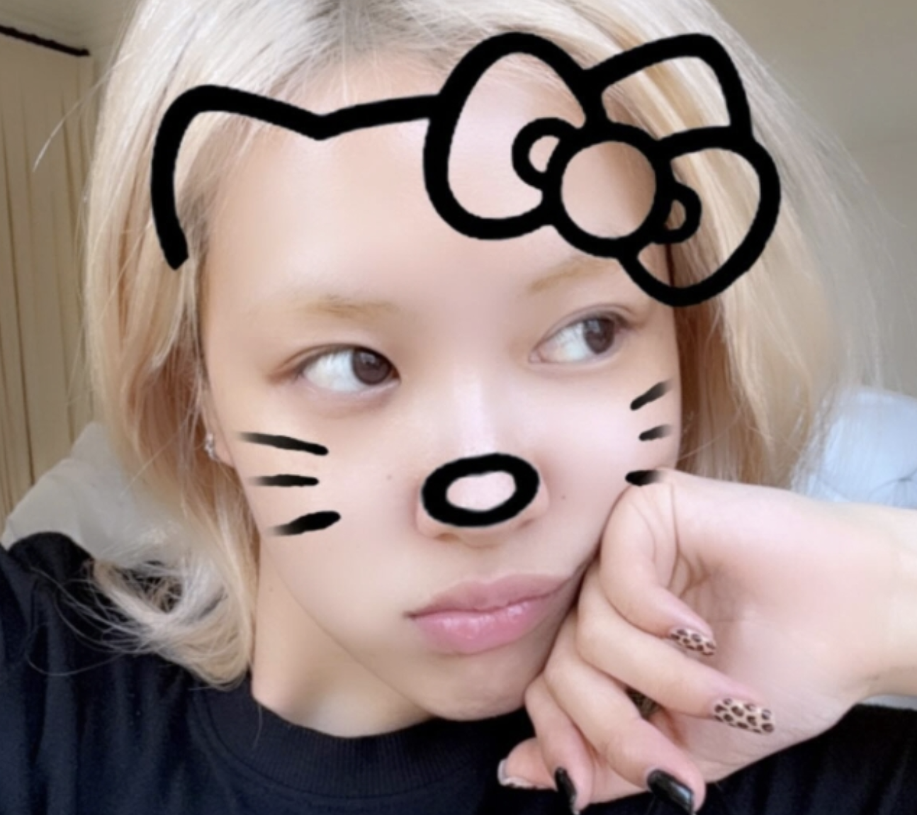 Rosé memikat penggemar dengan selfie tanpa wajah yang sempurna Rosé memikat penggemar dengan selfie tanpa wajah yang sempurna