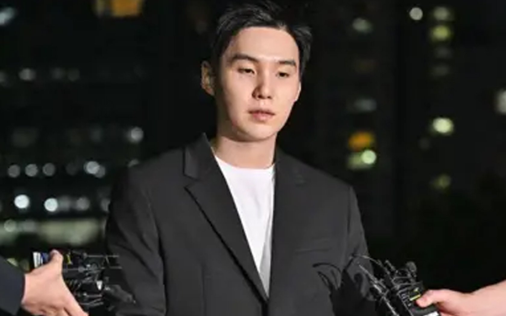 Komisi Standar Komunikasi Korea mengeluarkan sanksi hukum kepada JTBC atas pelaporan CCTV yang salah dalam kasus DUI SUGA Komisi Standar Komunikasi Korea mengeluarkan sanksi hukum kepada JTBC atas pelaporan CCTV yang salah dalam kasus DUI SUGA