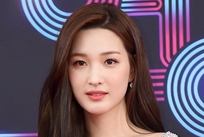 Yulhee merefleksikan kehidupan sebagai ibu tunggal di 'Now I'm Alone' setelah perceraian Yulhee merefleksikan kehidupan sebagai ibu tunggal di 'Now I'm Alone' setelah perceraian