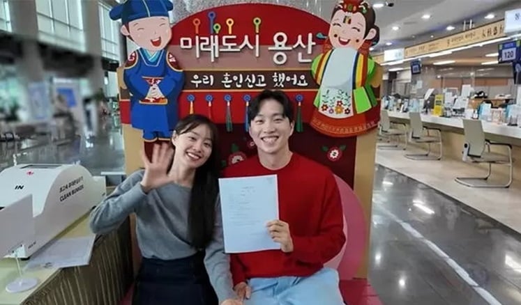 Ji Eun eks SECRET dan Park Wi resmi mendaftarkan pernikahan mereka jelang pernikahan Ji Eun eks SECRET dan Park Wi resmi mendaftarkan pernikahan mereka jelang pernikahan