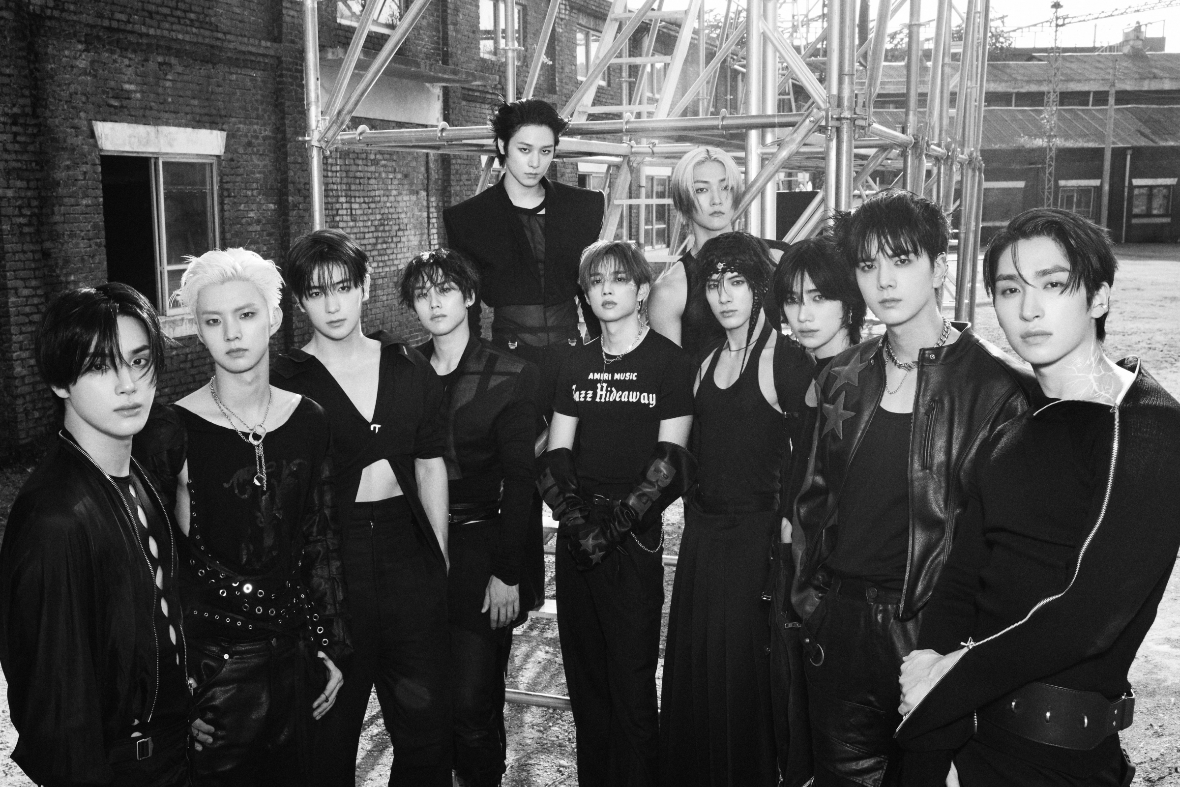 The Boyz terus memancarkan karisma mereka dalam suasana industrial untuk comeback mereka dengan 'TRIGGER' The Boyz terus memancarkan karisma mereka dalam suasana industrial untuk comeback mereka dengan 'TRIGGER'
