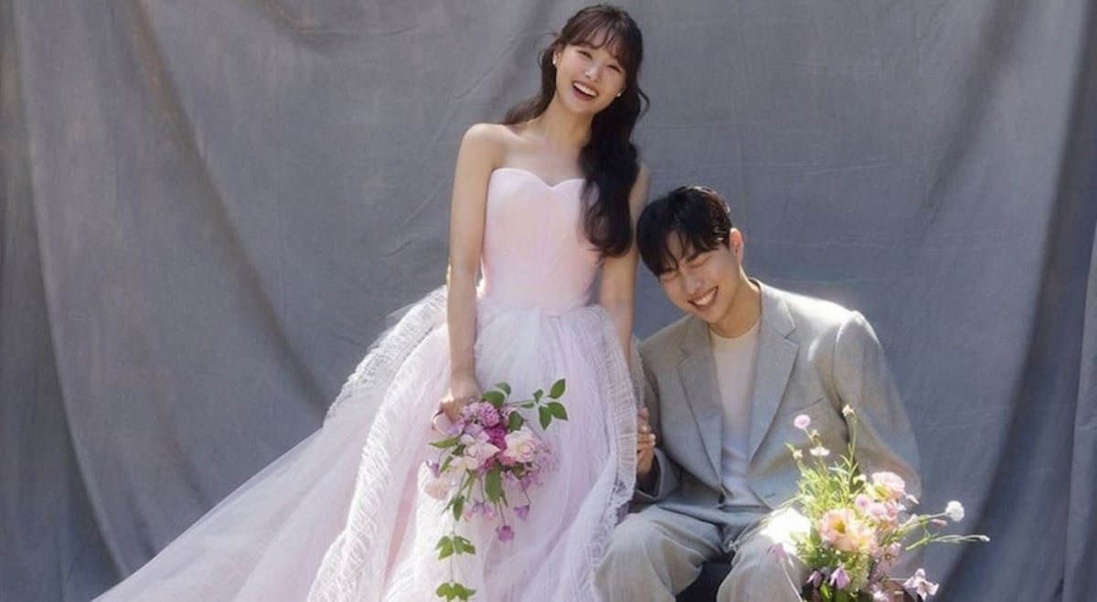 Ji Eun eks SECRET dan Park Wi resmi menikah di pernikahan yang indah Ji Eun eks SECRET dan Park Wi resmi menikah di pernikahan yang indah