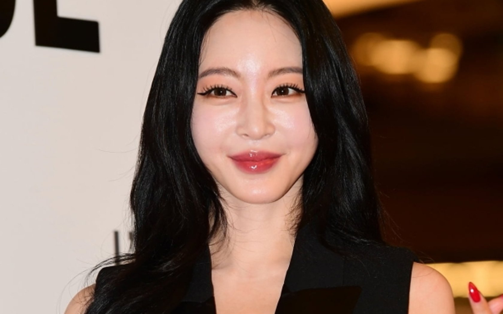 Han Ye Seul mengatakan dia khawatir akan menguras rekening banknya saat menjadi pembawa acara live commerce