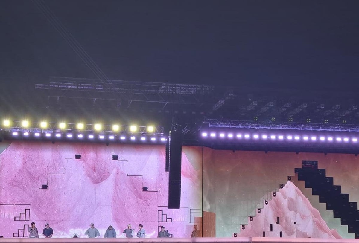 Fans mengkritik tiket konser VIP Seventeen yang mahal karena sudut pandang yang sangat terbatas Fans mengkritik tiket konser VIP Seventeen yang mahal karena sudut pandang yang sangat terbatas