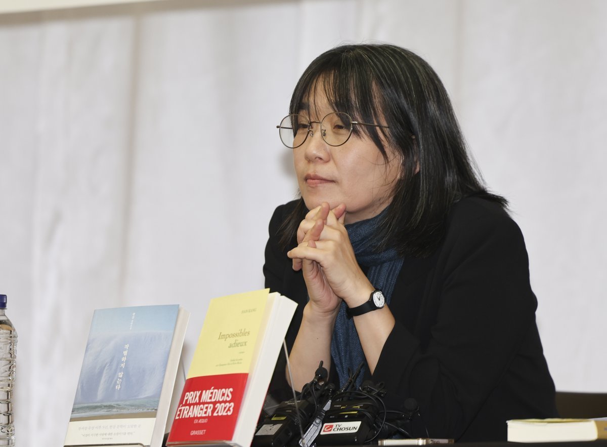 Lagu yang membuat pemenang Hadiah Nobel Han Kang menangis kembali menjadi viral Lagu yang membuat pemenang Hadiah Nobel Han Kang menangis kembali menjadi viral