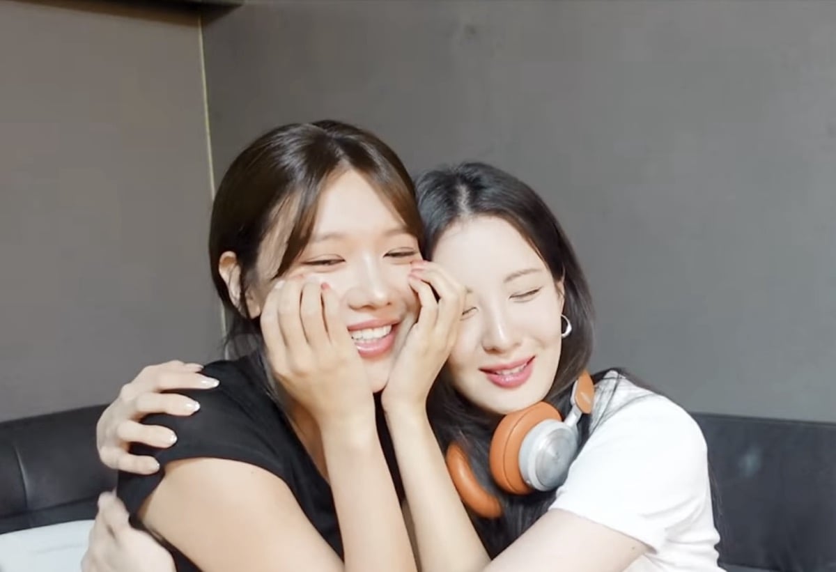 Seohyun Girls' Generation menyebut lagu debut Jepang Sooyoung sebagai sebuah mahakarya Seohyun Girls' Generation menyebut lagu debut Jepang Sooyoung sebagai sebuah mahakarya